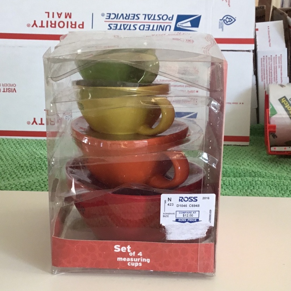 NWT Colorful Measuring Cups Set - Picture 2 of 6